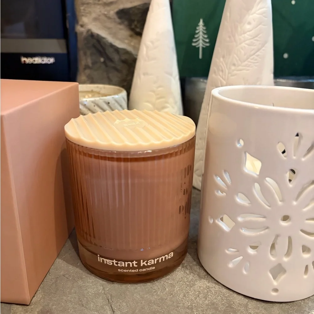 NIB Snif Instant Karma Scented Candle 8.5 ounce luxe ribbed glass vessel NEW - Picture 5 of 14